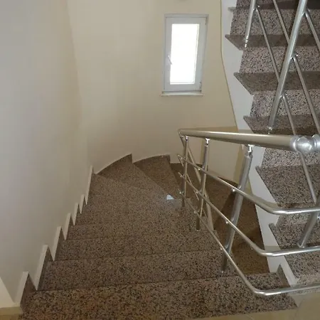 4+1 Mustakil Havuzlu Villa *